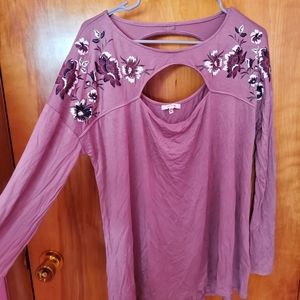 Maurices long sleeved keyhole shirt